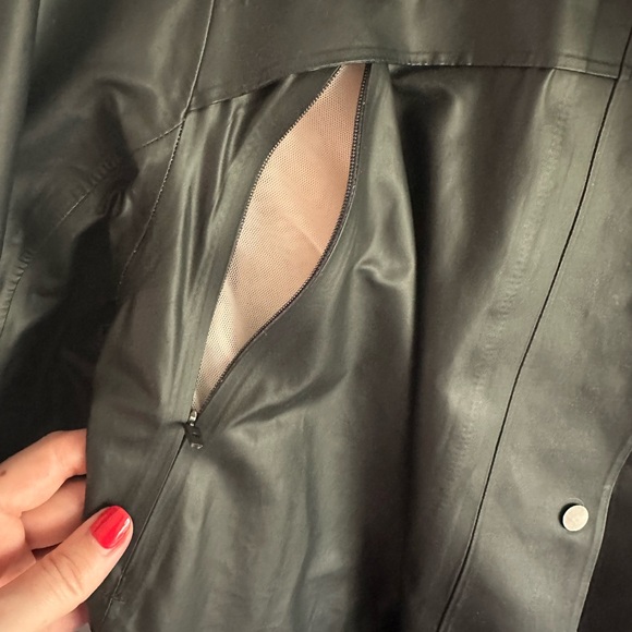 Lululemon rain jacket - Picture 5 of 7